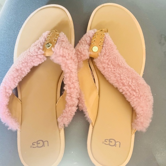 UGG Women’s Blush Pink Shearling Thong Sandals - Picture 3 of 3